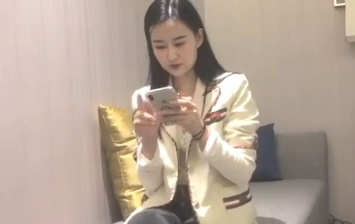 约个颜值不错气质美女啪啪